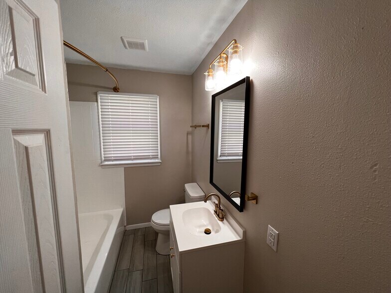 Building Photo - 1321 N 2nd Ave