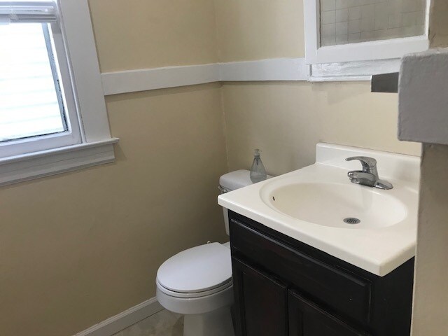 Bathroom - 1235 Lydia St