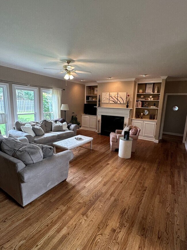 Building Photo - Beautiful Home in Almadale Farms!