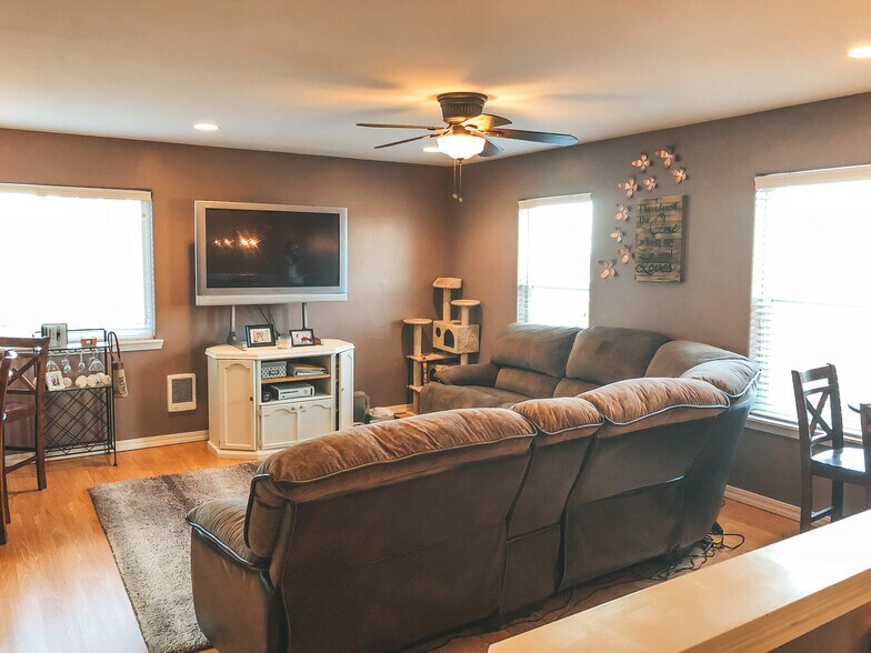 Building Photo - 202 Farview Dr