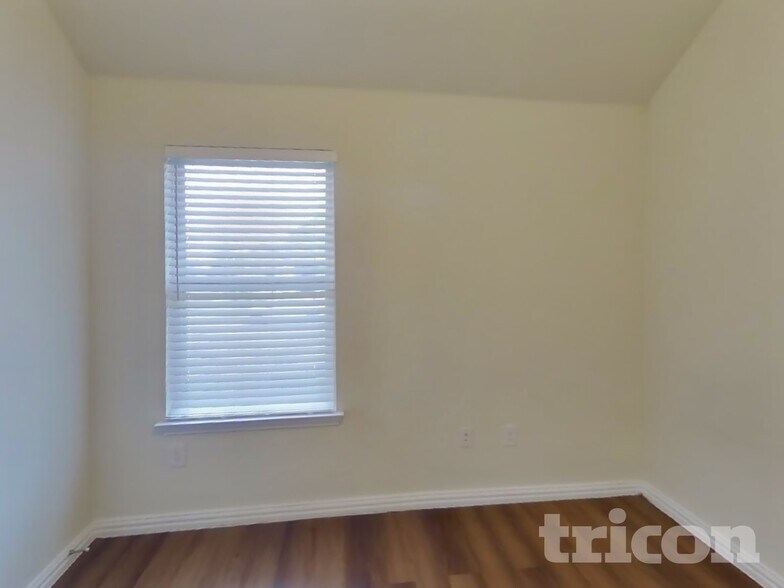 Building Photo - 1304 Meridian Dr
