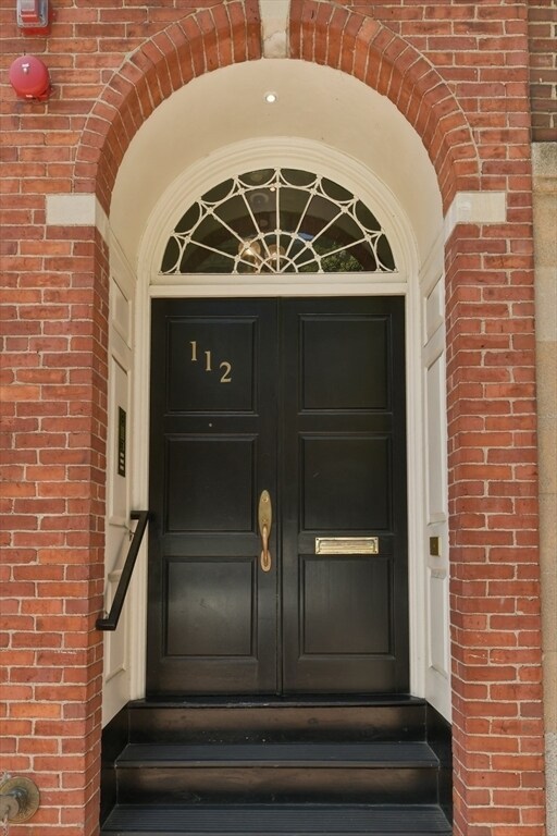 Building Photo - 112 Charles St