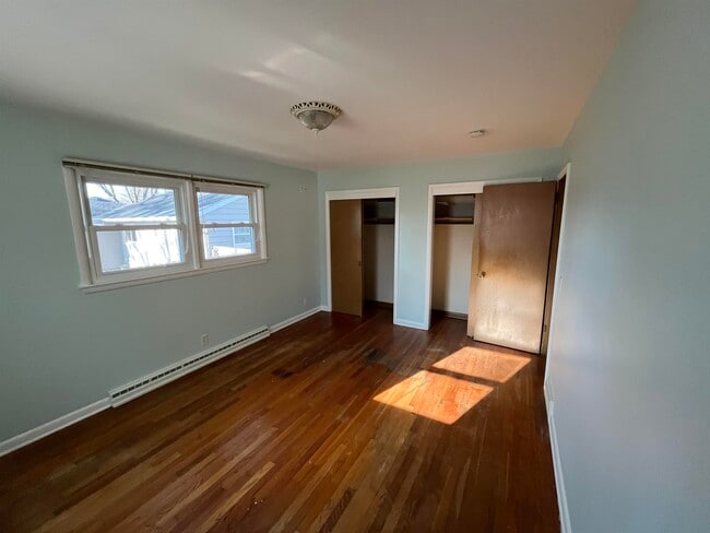 Building Photo - 6001 Queens Way