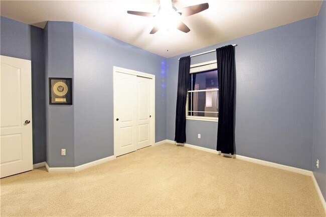 Building Photo - 305 Arrowhead Trail