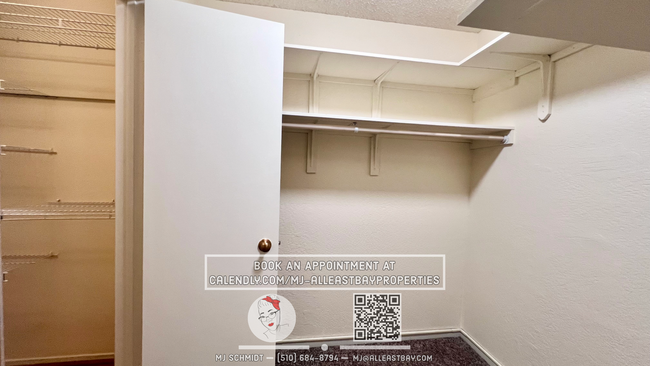 Building Photo - Large 1 bedroom Condo with new LVP floorin...