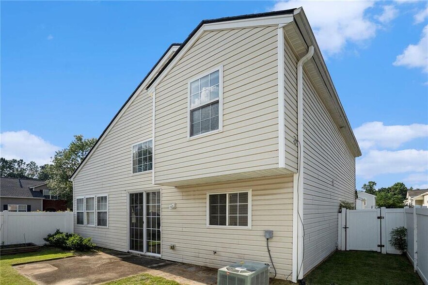 Building Photo - 139 W Oaks Pl