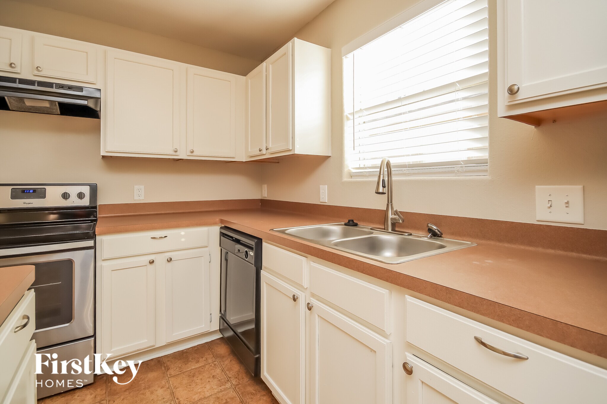 Building Photo - 2655 Cyrus Hill Dr