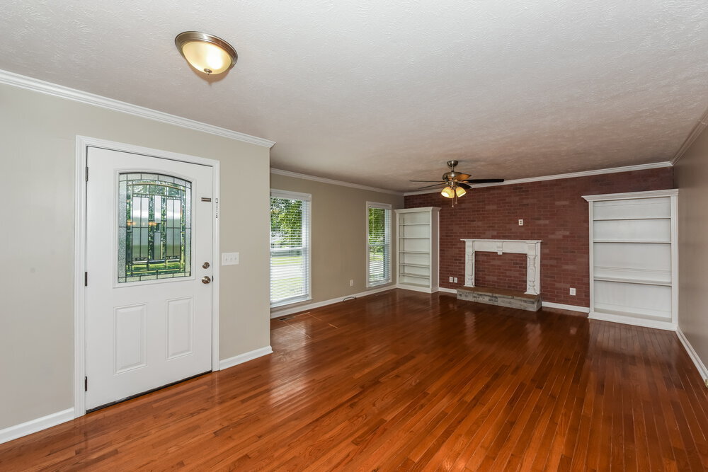 Building Photo - 2121 Ravenwood Dr