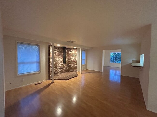 Building Photo - 5888 Shannon Ave