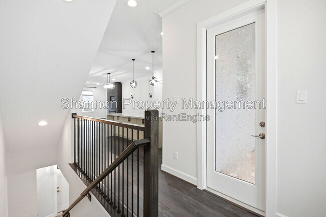 Building Photo - 849 Fisher St
