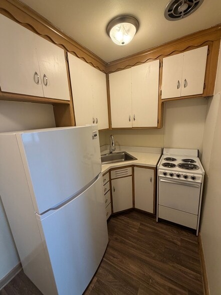 Building Photo - 4925 W Oklahoma Ave