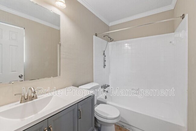 Building Photo - 4009 Royal Oaks Ct