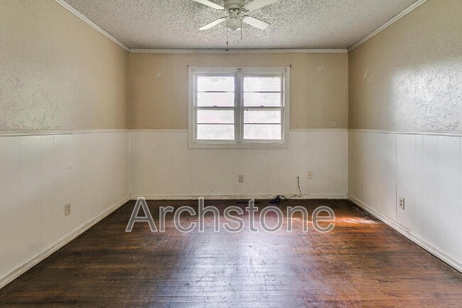 Building Photo - 724 General Senter Dr