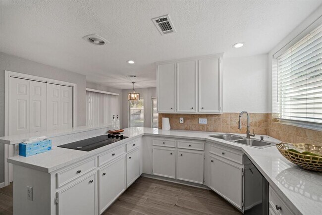 Building Photo - 11422 Lakeside Pl Dr