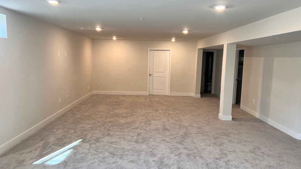 Living room - 2827 Bridgewater Dr