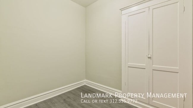 Building Photo - 2132 W Haddon-Unit 2