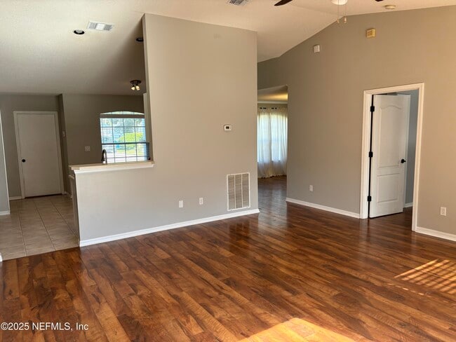Building Photo - 916 Hyannis Port Dr