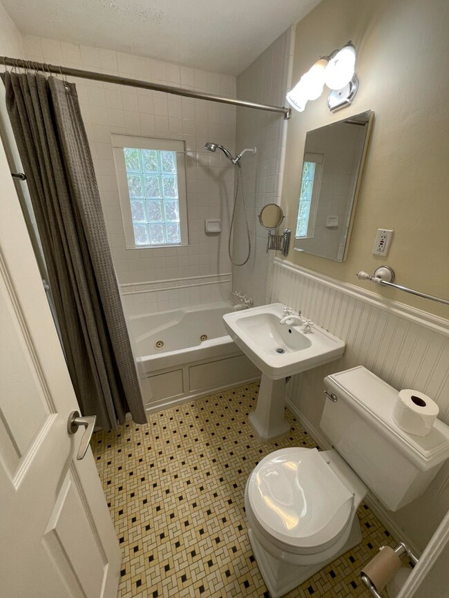 Building Photo - Charming 3 Bedroom Home in Sugarhouse!
