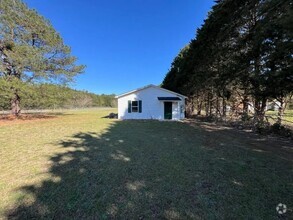Building Photo - Country Living!