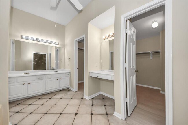 Building Photo - 10214 White Oak Trail Ln