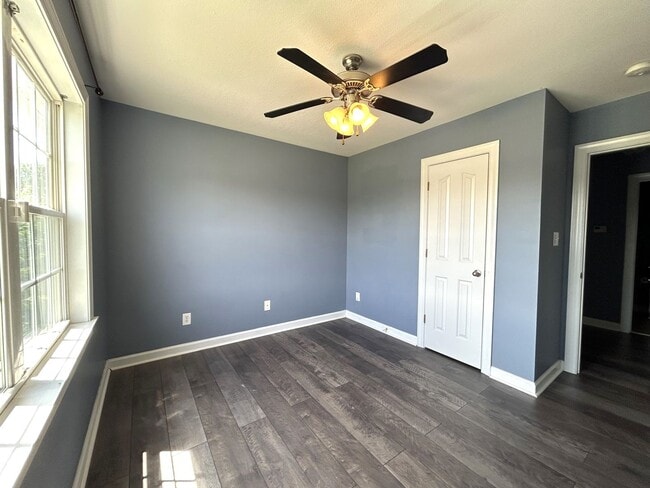 Building Photo - Welcome to River Hills!