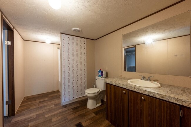 Building Photo - 636 South St