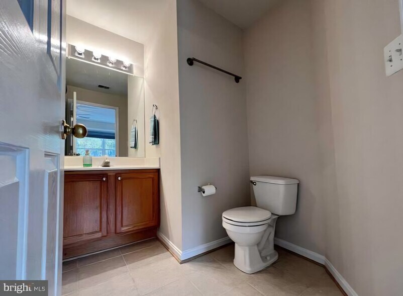 Building Photo - 511 Constellation Sq SE