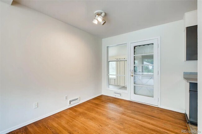 Building Photo - 1255 S Grape St