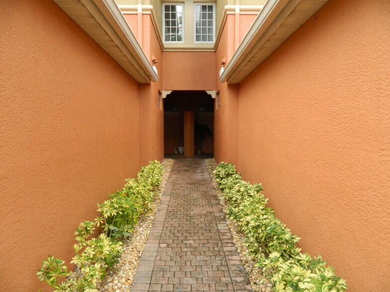 Building Photo - 14911 Reflection Key Cir
