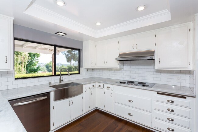 Building Photo - Georgian Colonial in Mt Helix
