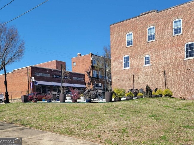 Building Photo - 251 Archer St