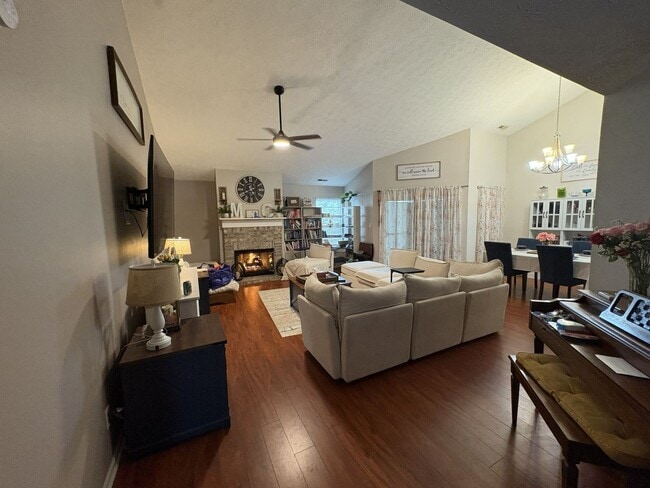 Building Photo - 3044 Village Park N Dr