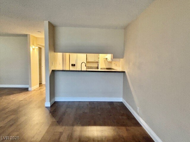 Building Photo - 750 S Royal Crest Cir