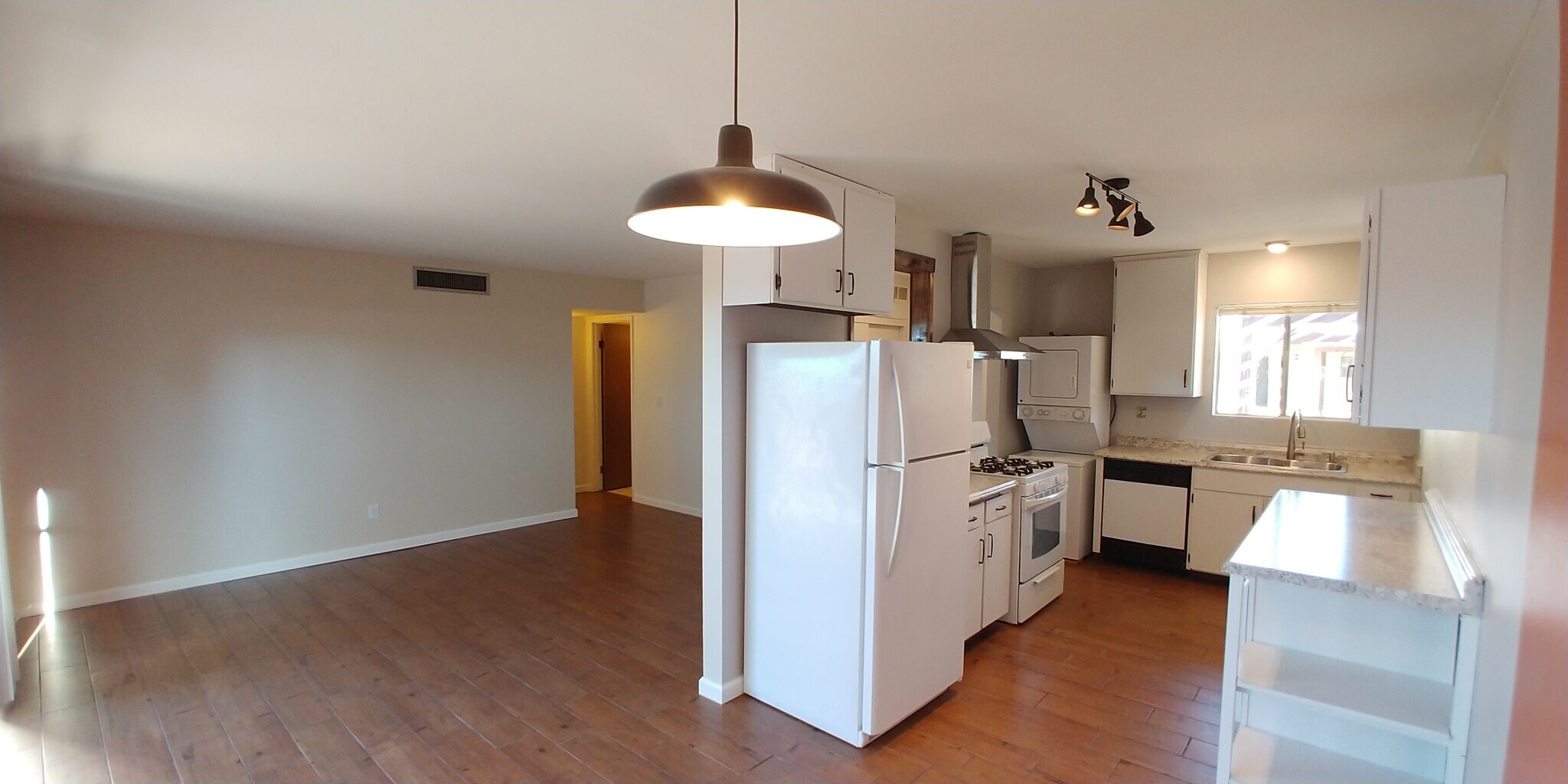 Building Photo - 4423 Plaza Vista