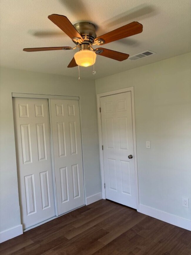 Building Photo - Fully Renovated 3-Bedroom Gem with Modern Upgrades & Timeless Charm!