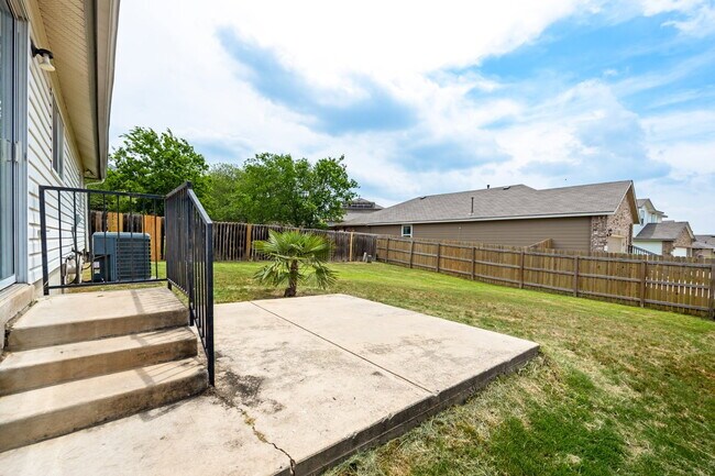 Building Photo - Beautiful 3 bed 2 bath single story, corne...