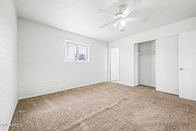 Building Photo - 1319 W Tulip Pl