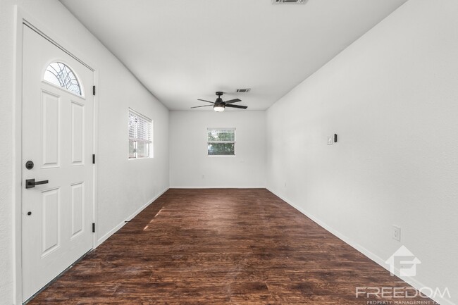 Building Photo - 1824 Katy St