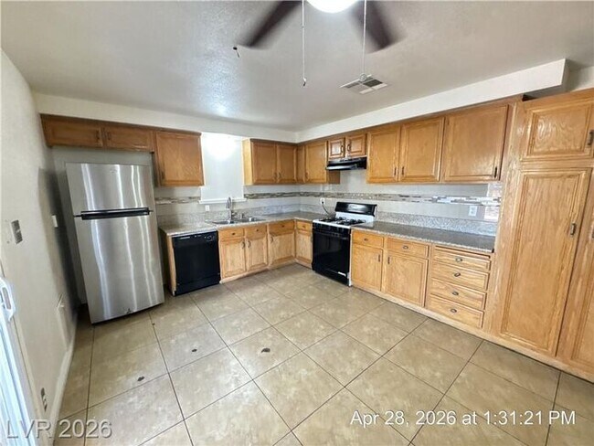 Building Photo - Charming Single-Story Home with Granite Kitchen & No HOA