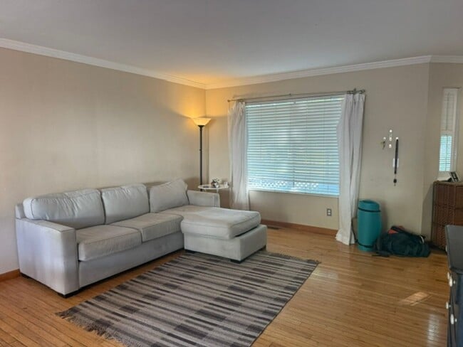 Building Photo - 8908 Gravenstein Way