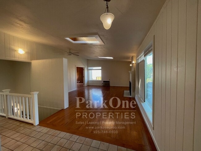 Building Photo - Spacious Home In Lafayette Hills