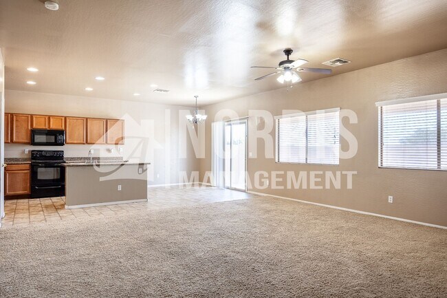 Building Photo - Large Beautiful Home in Coolidge w/ SOLAR