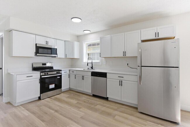 Building Photo - 144 N Quentin Ave