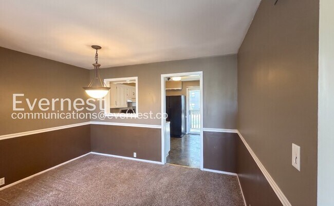 Building Photo - 452 W 104th St