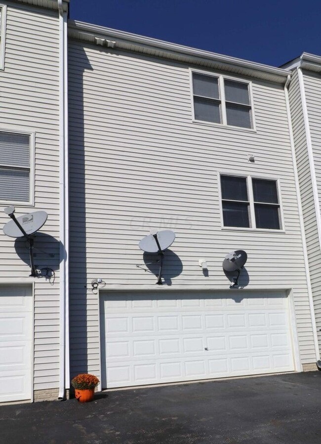 Building Photo - 5967 Canyon Creek Dr