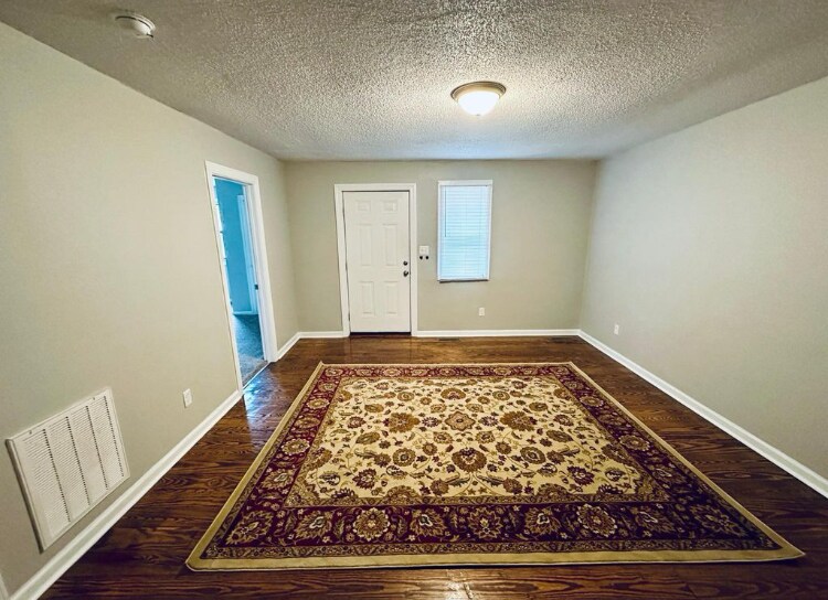 Building Photo - 103 Juniper Ln