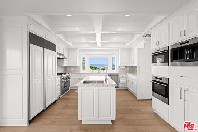 Building Photo - 6024 Paseo La Vista