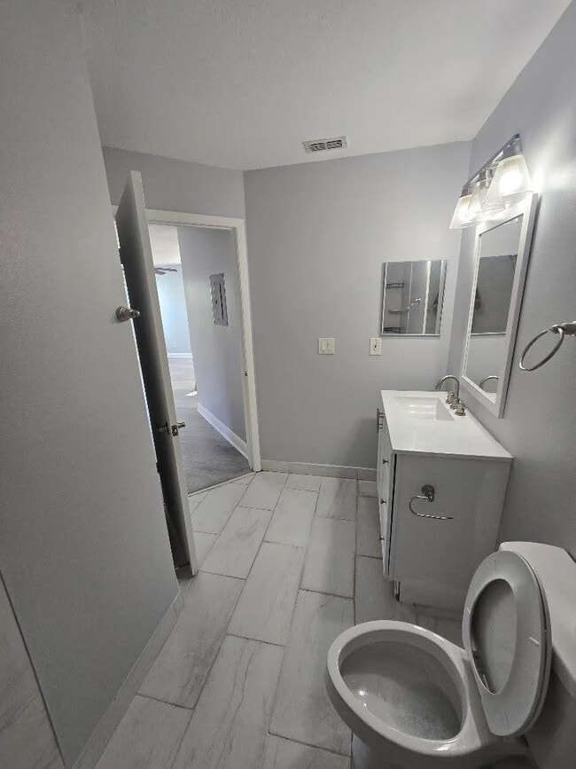 Building Photo - 715 Sugar Bay Way