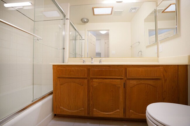 Building Photo - Sunlight Galore 2 Bed / 3Bath + Loft + Sun...
