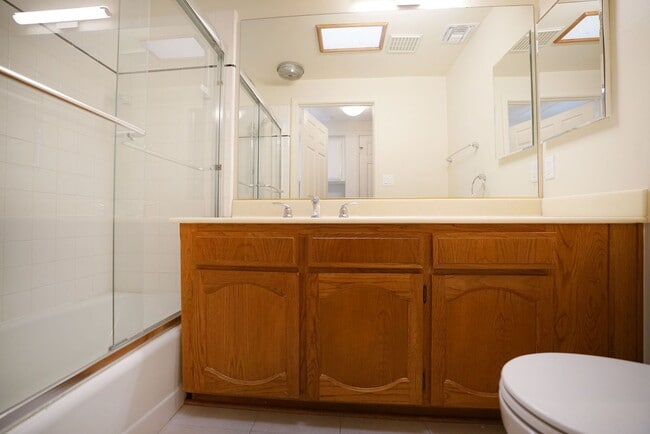 Building Photo - Sunlight Galore 2 Bed / 3Bath + Loft + Sundeck Condo in Westwood!